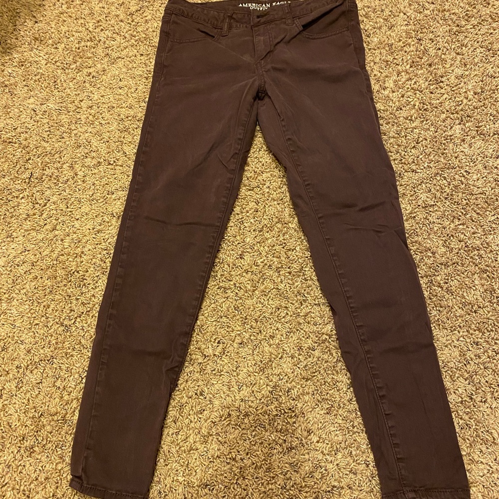American Eagle jegging in burgundy color. Size 8.